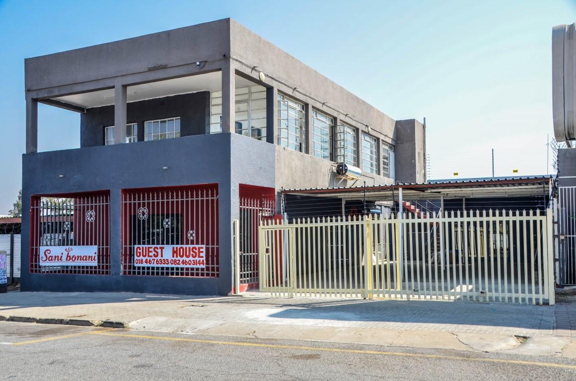 Sani Bonani Guest House Klerksdorp Exterior foto